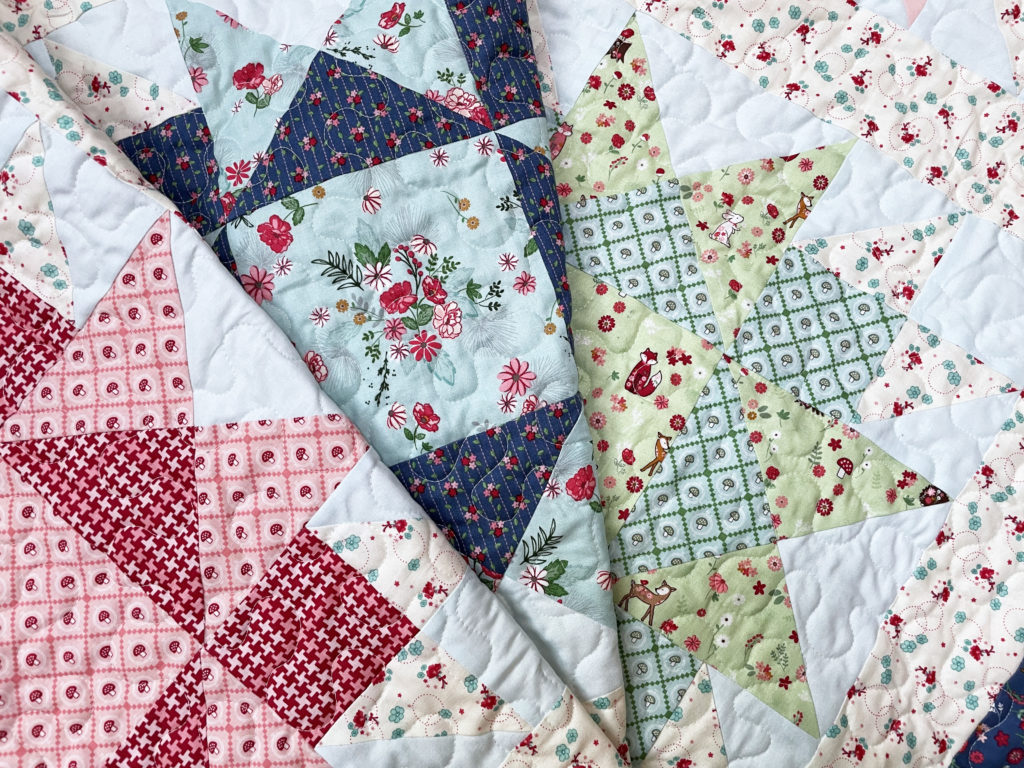 A Bit of Scrap Stuff Blog #ABitofScrapStuff #ABitofScrapStuffPattern #SunriseQuilt #RileyBlakeDesigns #Quilt